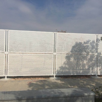 广东珠海公共设施围栏冲孔板护栏围蔽防风栏杆—佛山金栏筛网