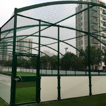 温州学校笼式足球场围网现场安装