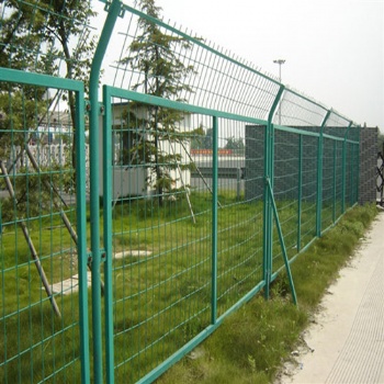 新疆框架护栏网生产厂家1.8*3米现货价格