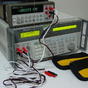 回收供应fluke 5520a多功能校准仪
