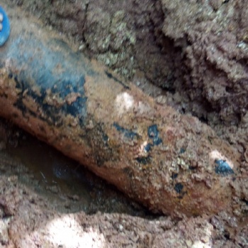佛山地下供水管网漏水检测，园区排水井发现大量清水流出来却找不到漏点