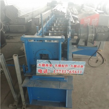 河北省泊头县温室大棚齿轮传动压膜卡槽机设备厂家