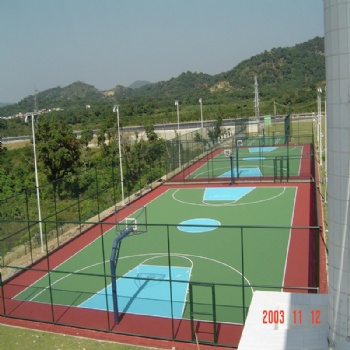 钢丝勾花护栏网球场围栏网体育场防护网