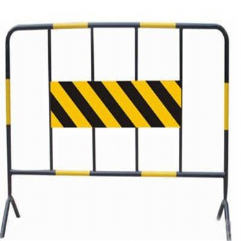 安平城熇铁马护栏款式新颖，安装方便，道路防障，可作围栏，灵活移动。安装轻便快捷，无需吊机，无须作任何