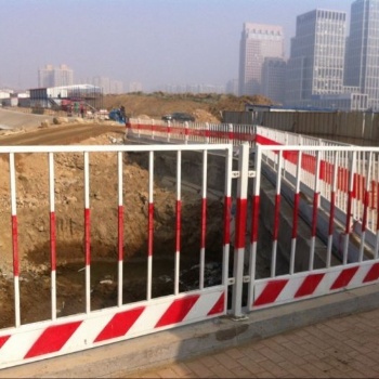 建筑基坑现场图市政围挡电梯井口门厂家
