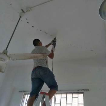 南宁市青秀区房间漏水维修电话？客厅渗水维修