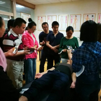 柳州针灸培训选柳州哪家针灸学校能学柳州正规针灸技术