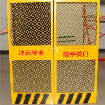 施工电梯安全门 人货梯防护门 建筑施工临时电梯门