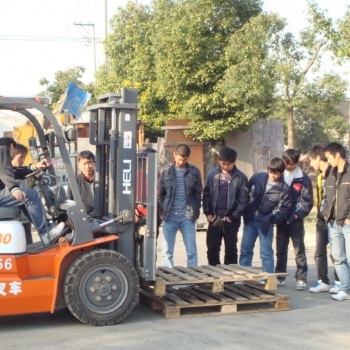 金山 亭林 张堰 金山卫 叉车培训 电工焊工考证 叉车上牌