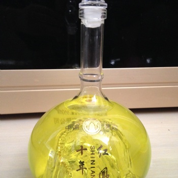华山论剑造型玻璃酒瓶吹制工艺酒瓶内置小山造型玻璃瓶子
