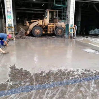 四川成都混凝土路面破损路面修补料-2小时即可通车