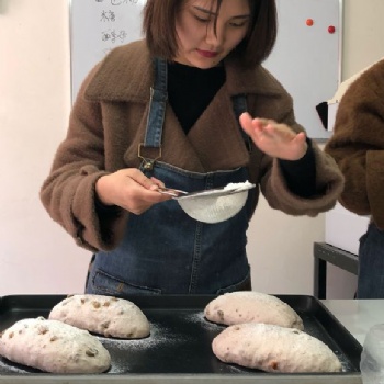 Mr吴，西点 烘焙 培训 生日蛋糕 学费只需2000元终身免费进修