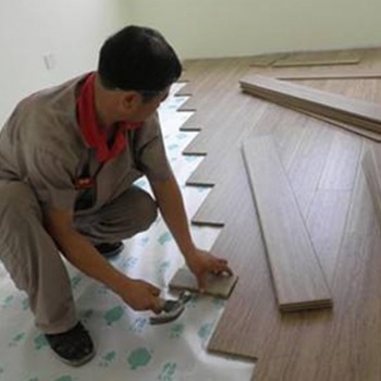 招收铺贴木地板安装学徒工