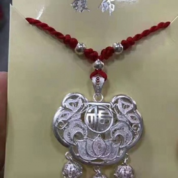 宝宝戴银长命锁好还是金长命锁好