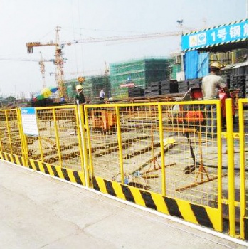 甘肃兰州厂家大量现货定做基坑临边护栏建筑工地井口警示围栏