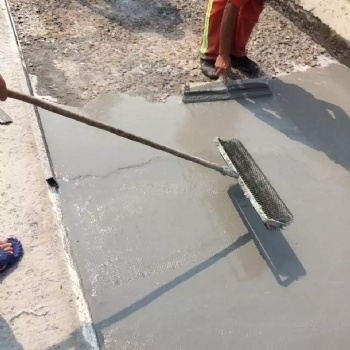 西藏昌都混凝土道路起砂漏石子快速修补施工方便两小时通车