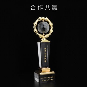 表彰武汉抗疫逆行者纪念奖杯 广州爱心水晶奖杯定制品