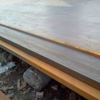 运用耐磨钢板下降插打钢板桩的难度