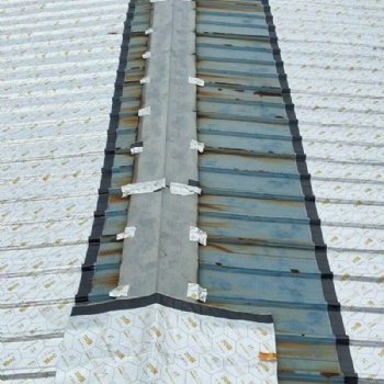 钢结构屋面漏水怎么办推荐用天信强力自粘防水卷材真的管用