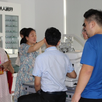 眼镜验光师资格证分为几个级别_验光师培训