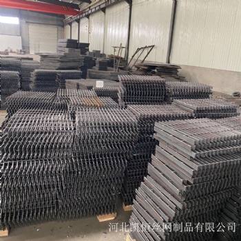 安平厂家生产热镀锌钢格栅 加工定制钢格板 手工焊接、机器压焊