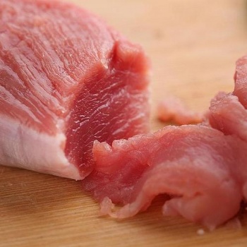 美国冷冻猪鼻进口上海海运一个大柜的成本
