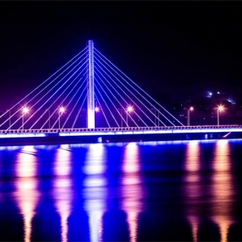 郑州明亮照明：分析桥梁灯光照明设计