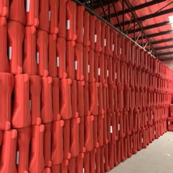 生产东兴水马围挡 1米2三孔水马 欧诚河北发货