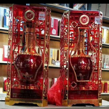 山东聊城信义包装透明盒红色新款镂空 白酒透明盒镂空PET酒盒包装亚克力