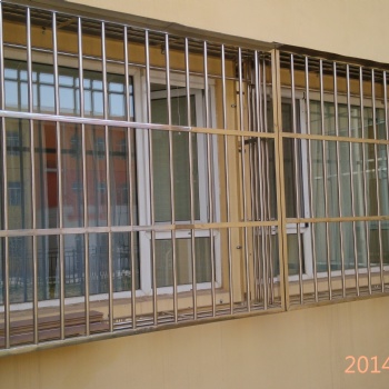 北京大兴区黄村安装阳台护栏不锈钢防盗窗防盗网