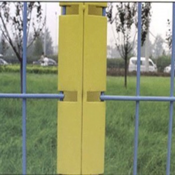 姜建丝网生产销售桃型柱护栏网、加强弯护栏、三折弯护栏