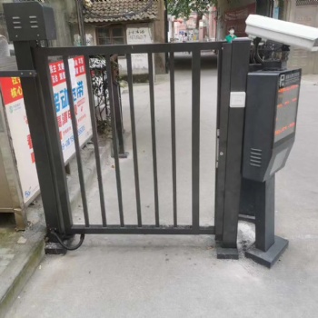 莱西小区广告门安装莱西小区刷卡人脸识别栅栏门安装
