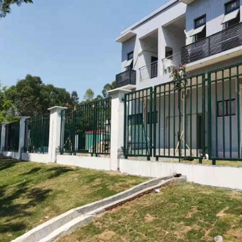 澄迈金属护栏价格 学校锌钢栅栏订做 铁艺栏杆安装