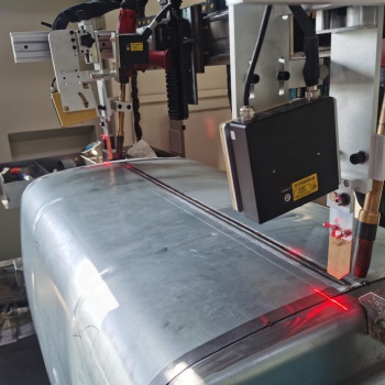 油箱焊接激光跟踪专机