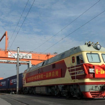铁路进口意大利至上海门到门物流服务，报关报检