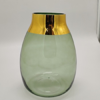 厂家各种规格玻璃花瓶 烛台 玻璃器皿量大价优瓶身通透欢迎咨询订购