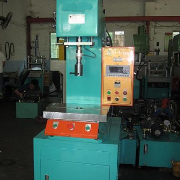 山东济南C型压装机，C型液压机 单柱油压机，单臂油压机