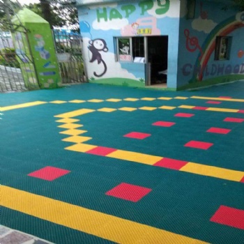 幼儿园篮球场运动塑料悬浮拼装地板塑胶跑道地垫厂家