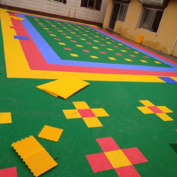 幼儿园防滑防水悬浮地板篮球场运动塑胶悬浮拼接地板厂家