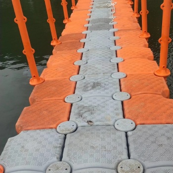 优质工程浮筒皮划艇码头钓鱼赛平台浮桥海上抗风浪养殖水上平台
