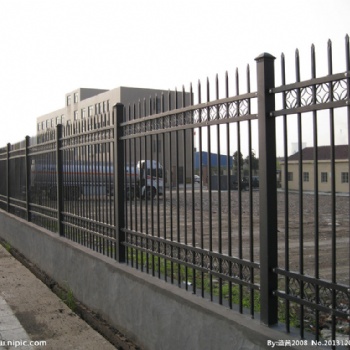 河源学校围墙铁艺护栏 服务区金属护栏 清远小区隔离栏**