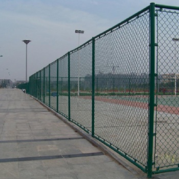 广西篮球场围栏网学校运动场护栏网体育场勾花围网现货球场护栏