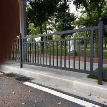 清远1.2米高人行道护栏 城市道路中间隔离护栏 甲型喷塑护栏