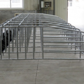 母猪定位栏厂家 热镀锌管限位栏 加宽母猪限位栏