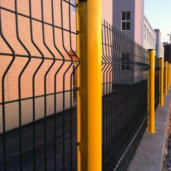 厂家直供桃型柱厂区小区护栏网车间隔离护栏网室内室外铁丝护栏网