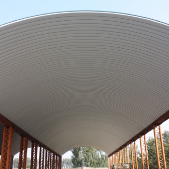 唐山地区河北京恺专业生产钢结构拱形屋顶瓦，安装拱形大棚