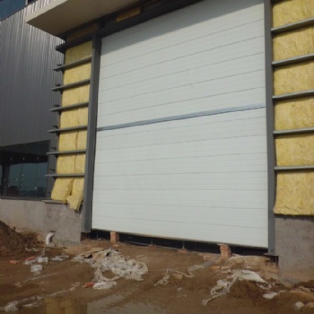 西安工业车库门厂家 电动提升门安装设计 维修滑升对折门
