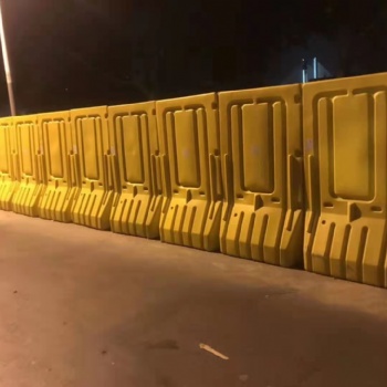 反光路锥批发制定防撞桶厂家**水马围挡