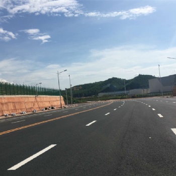 广西道路标线公司团队施工