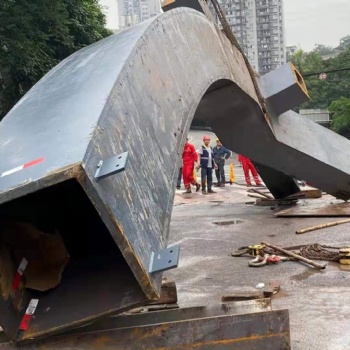 重庆中岛艺路美术艺术项目江岸灯塔工程中，采用四川西拓铸钢的铸钢节点